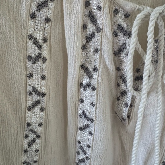 American Eagle Outfitters Ivory Blouse with Geometric Details - Picture 4 of 6